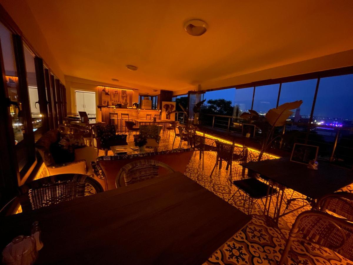 The Local Exclusive Bed & Breakfast Истанбул Екстериор снимка